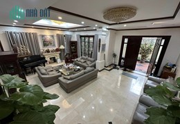 Biệt Thự 220m Mặt Tiền 35m. Khu Biệt Thự Cao Cấp Ở Mỹ Đình. Chủ Thiện Chí Cần Bán Gấp Tặng Toàn Bộ