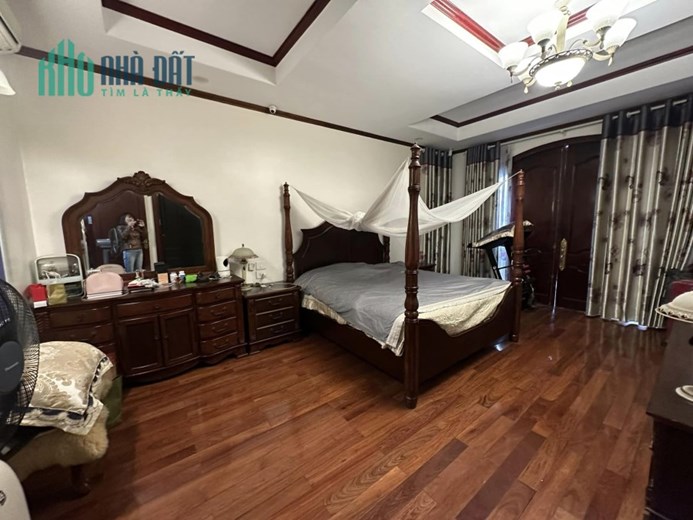 Biệt Thự 220m Mặt Tiền 35m. Khu Biệt Thự Cao Cấp Ở Mỹ Đình. Chủ Thiện Chí Cần Bán Gấp Tặng Toàn Bộ