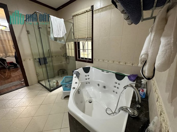 Biệt Thự 220m Mặt Tiền 35m. Khu Biệt Thự Cao Cấp Ở Mỹ Đình. Chủ Thiện Chí Cần Bán Gấp Tặng Toàn Bộ