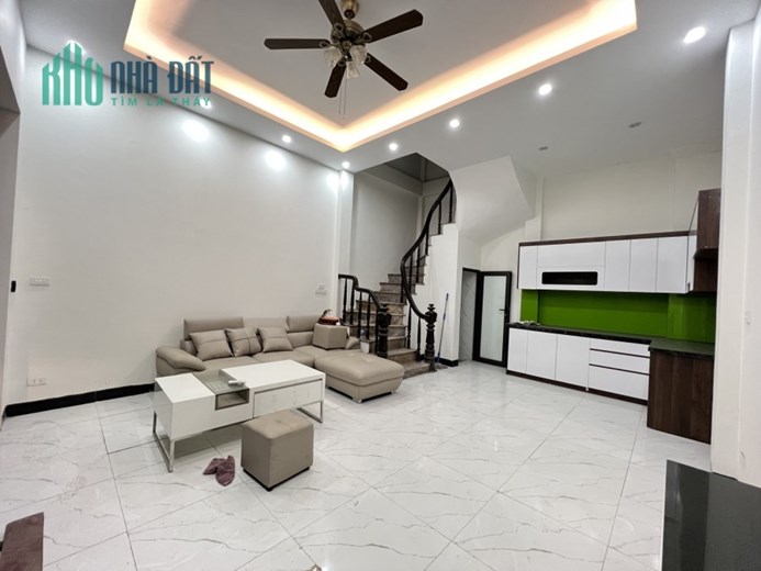 CHỈ 4 TỶ 8, NGÕ Ô TÔ QUA NHÀ, KINH DOANH, QUẬN HOÀNG MAI.