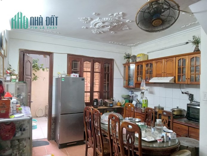 Nhà 95m Mặt Tiền 6m. Xây 5 Tầng Kiên Cố Chắc Chắn. Mặt Ngõ Ô Tô Tránh. Chủ Thiện Chí Bán Nhanh.