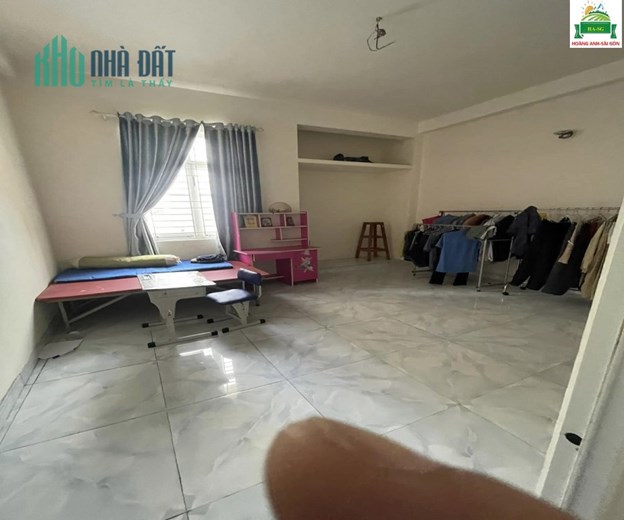 Bán nhà 2 tầng 4 pn đối diện trung tâm y tế dự phòng,quận 9_ ODT 4 x 19_ Chỉ 4 tỷ 950