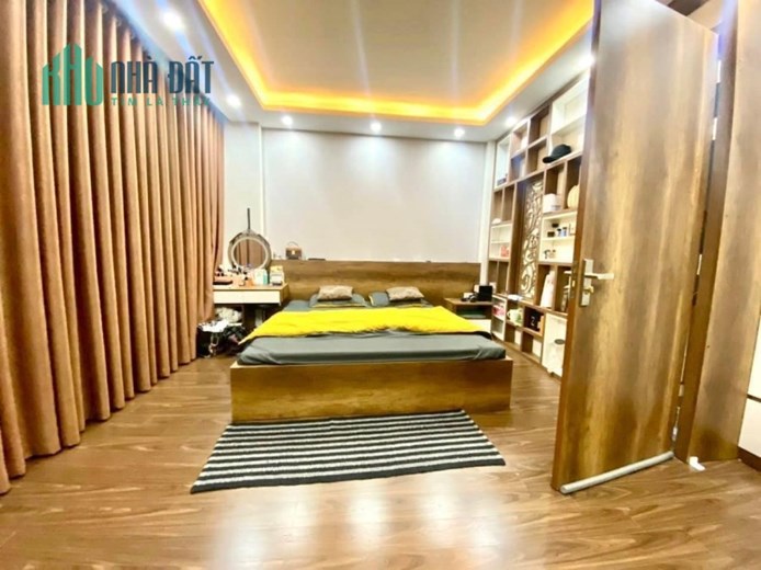 Bán gấp Siêu Phẩm Mai Dịch 50m2, Mt 4.5m, ô tô tránh, Kinh doanh 8.5 tỷ.