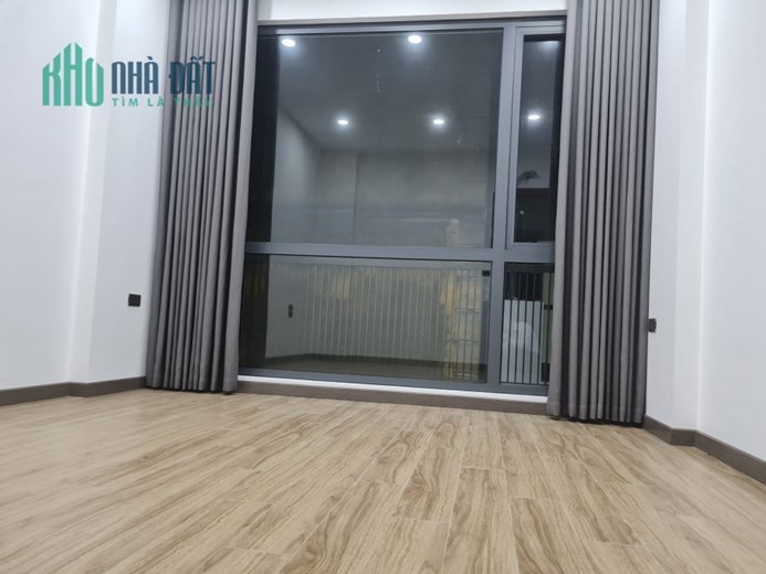 Bán nhà 44m2 4 ngủ phố Nghi Tàm, Tây Hồ Dân xây 20m Ô tô tránh 3.5 Tỷ