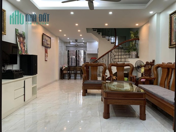 Bán nhà 40m2 4 ngủ Ngõ 210 Nghi Tàm, Tây Hồ Dân xây 20m Ô tô tránh 3.5 Tỷ