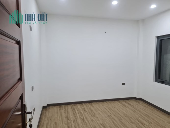 Bán nhà 40m2 4 ngủ Ngõ 210 Nghi Tàm, Tây Hồ Dân xây 20m Ô tô tránh 3.5 Tỷ