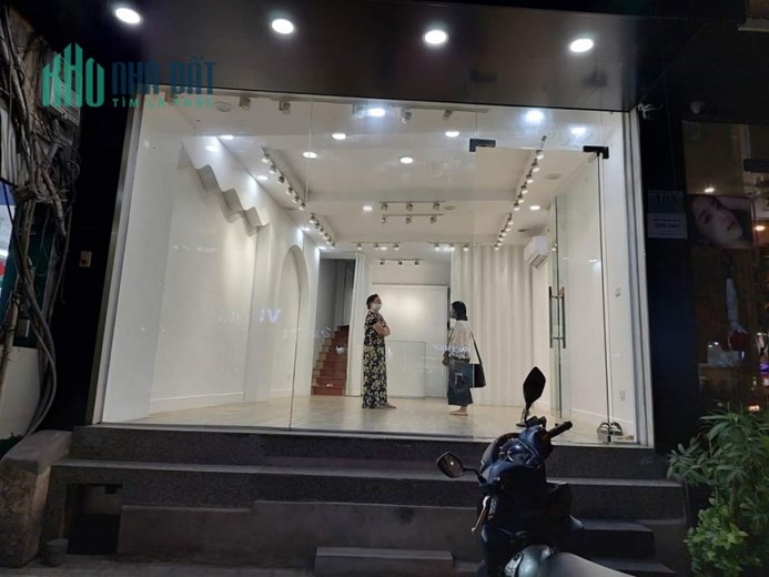 Cho  thuê cửa hàng Măt phố Đốc Ngữ, 35m, mặt tiền 5.5m. Kinh doanh, vỉa hè 5m. Giá chỉ: 10 triệu.