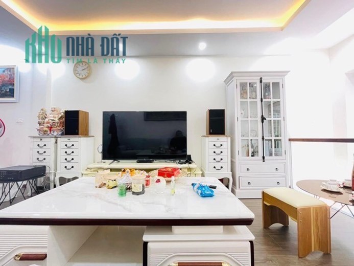 Bán nhà đẹp long lanh Đường Láng - nội thất siêu xịn xò - nhỉnh 5 tỷ - gần phố - an sinh đỉnh