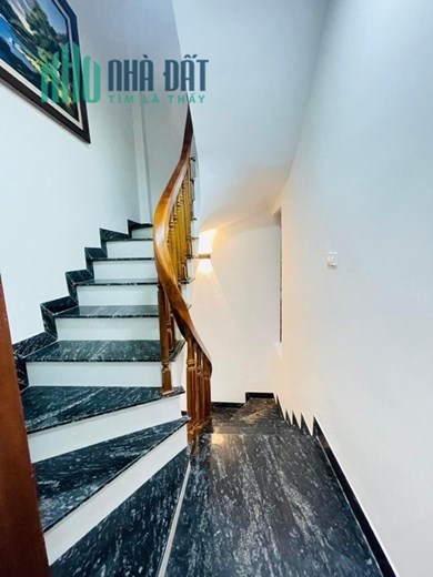 Bán nhà đẹp long lanh Đường Láng - nội thất siêu xịn xò - nhỉnh 5 tỷ - gần phố - an sinh đỉnh