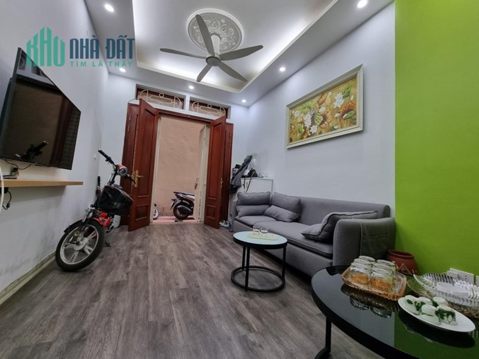 45m Mặt Tiền 4m Ô Tô Đỗ Cửa. Giá Chưa Tới 5 Tỷ. Chủ Bán Nhanh.