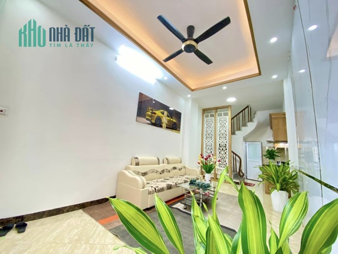 Cần bán căn nhà 55m x 4 tầng tại Nguyễn Đức Cảnh Hoàng Mai