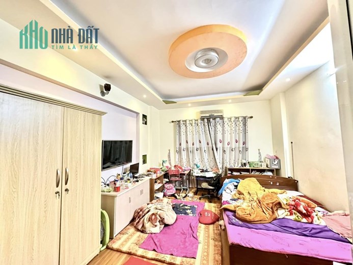 Cần bán căn nhà 55m x 4 tầng tại Nguyễn Đức Cảnh Hoàng Mai