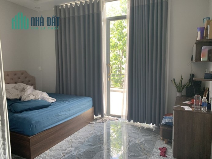 Bán nhà đẹp Mặt tiền VIP sát Tân Sơn Nhì Tân Phú 99m2 4 lầu ở liền 10 tỷ 1 TL tốt
