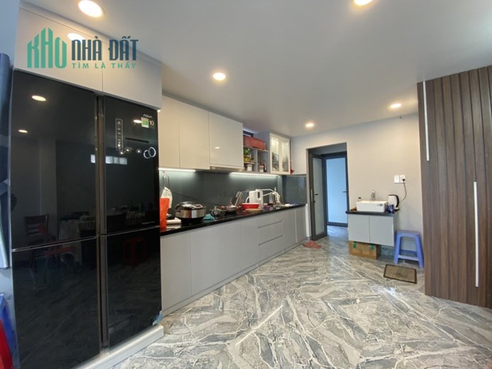 Bán nhà đẹp Mặt tiền VIP sát Tân Sơn Nhì Tân Phú 99m2 4 lầu ở liền 10 tỷ 1 TL tốt