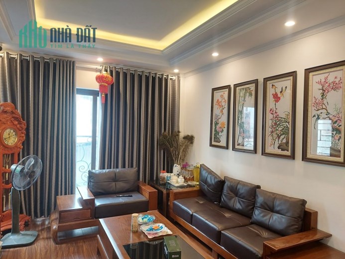 Bán nhà Sài Đồng, ô tô vào nhà, 60 m2, 5T, MT 6,8 m, giá chỉ 6 tỷ.
