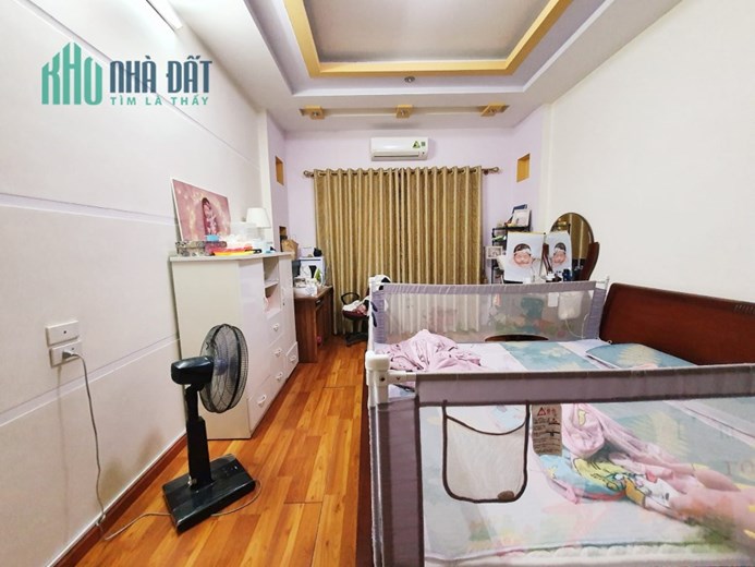 NHÀ CÁCH HỒ TÂY LỘNG GIÓ 100M, Ô TÔ ĐỖ CỬA DT 66M, 5 TẦNG CÓ NHÀ LẠC LONG QUÂN- CẦU GIẤY CHỈ 9,9 TỶ