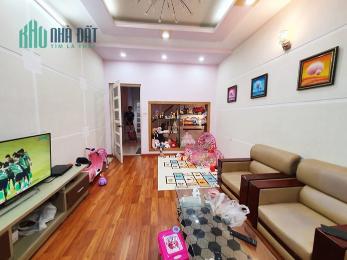 NHÀ CÁCH HỒ TÂY LỘNG GIÓ 100M, Ô TÔ ĐỖ CỬA DT 66M, 5 TẦNG CÓ NHÀ LẠC LONG QUÂN- CẦU GIẤY CHỈ 9,9 TỶ