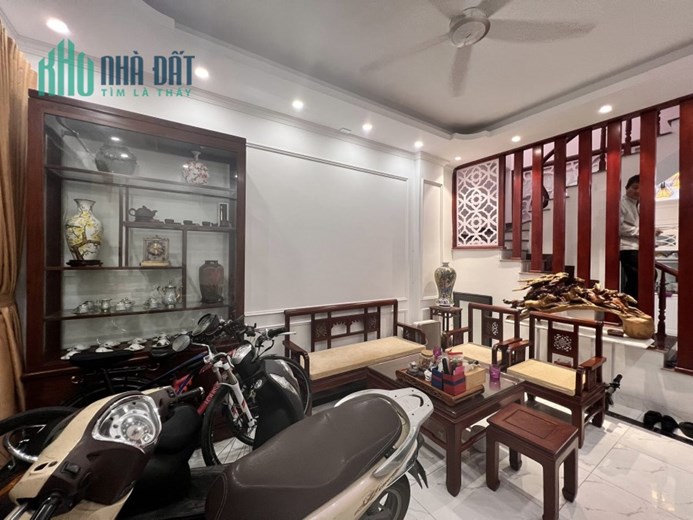 60m Mặt Tiền 5m Phố Trần Duy Hưng. Mua Đất Tặng Nhà Giá Nhỉnh 5 Tỷ. Chủ Cần Bán Gấp.