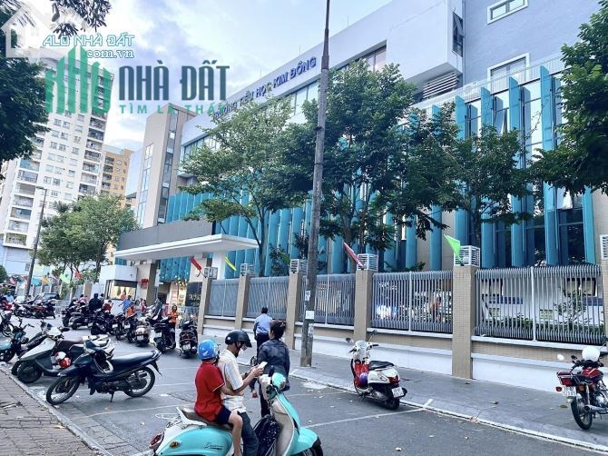 Tập thể tầng 1 kinh doanh cổng trường học nhẹ nhàng 10tr/tháng