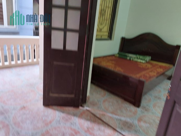 Cho thuê nhà nguyên căn 2.5 tầng, 3 ngủ, Xuân Đỉnh, chỉ 7 triệu.