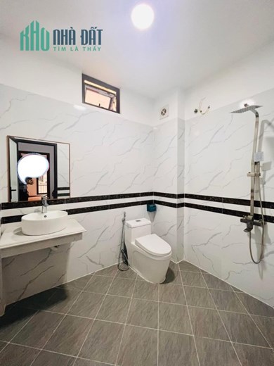 Bán nhà Trần Khát Chân, 48m x 5 tầng, 4.2 tỷ, lô góc, ngõ thông
