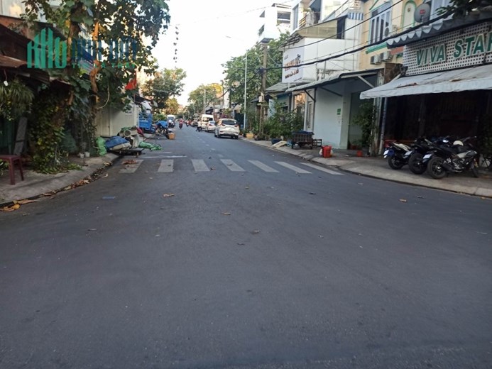 Bán nhà Mặt tiền đường ngay Tân Hương và Lê Sát, DT: 8x15m, 2 tầng, 3 PN, giá 12.5 tỷ.