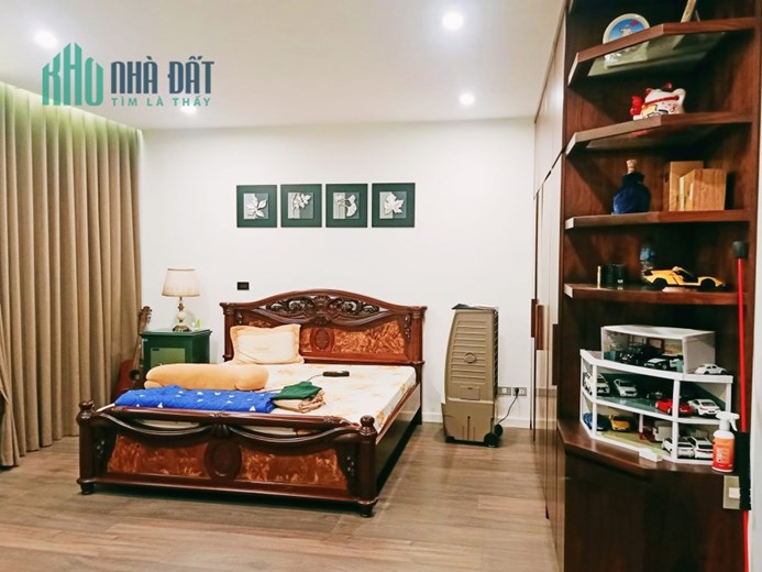 Bán nhà 82m2 Ngõ 210 Nghi Tàm, Tây Hồ Ô tô tránh Kinh doanh 11.2 Tỷ