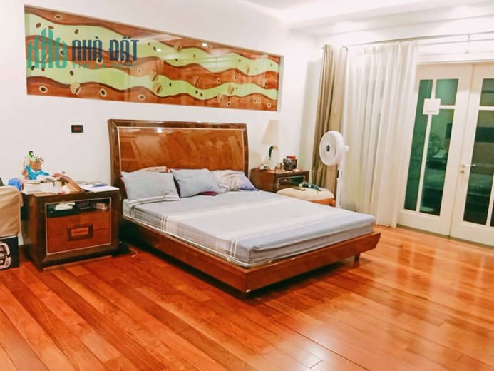 Bán nhà 82m2 phố Nghi Tàm, Tây Hồ Ô tô tránh Kinh doanh 11.2 Tỷ