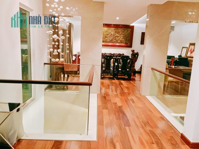 Bán nhà 82m2 phố Nghi Tàm, Tây Hồ Ô tô tránh Kinh doanh 11.2 Tỷ