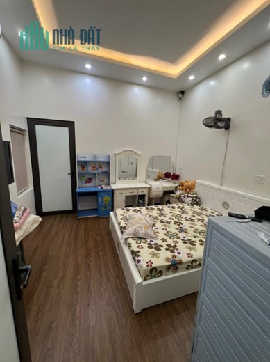 Bán nhà đẹp Xuân Thủy,47m x MT 4.5m, KD đỉnh, ngõ thông ô tô qua nhà  8.9 Tỷ.