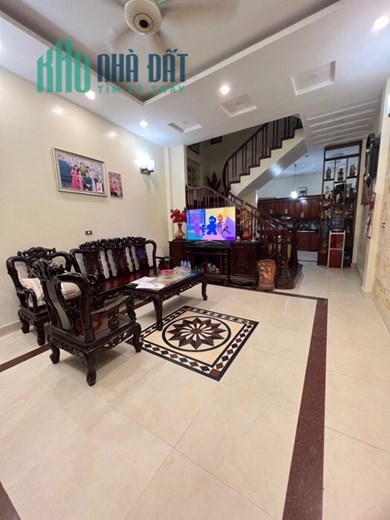 Bán nhà ngã ba Lê Văn Lương 61m - Ô tô tránh - nội thất xịn xò - Gần hồ điều hoà
