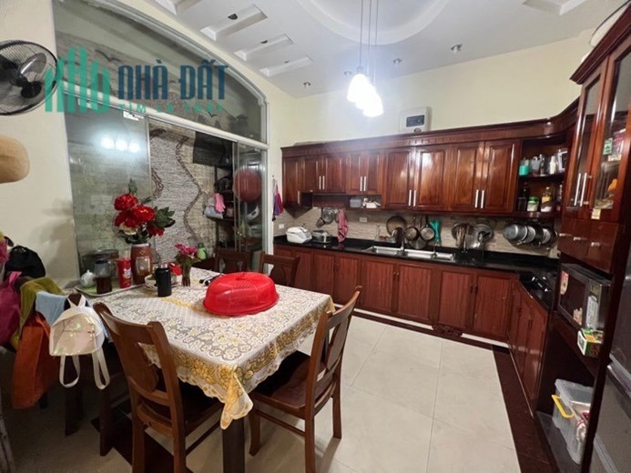 Bán nhà ngã ba Lê Văn Lương 61m - Ô tô tránh - nội thất xịn xò - Gần hồ điều hoà