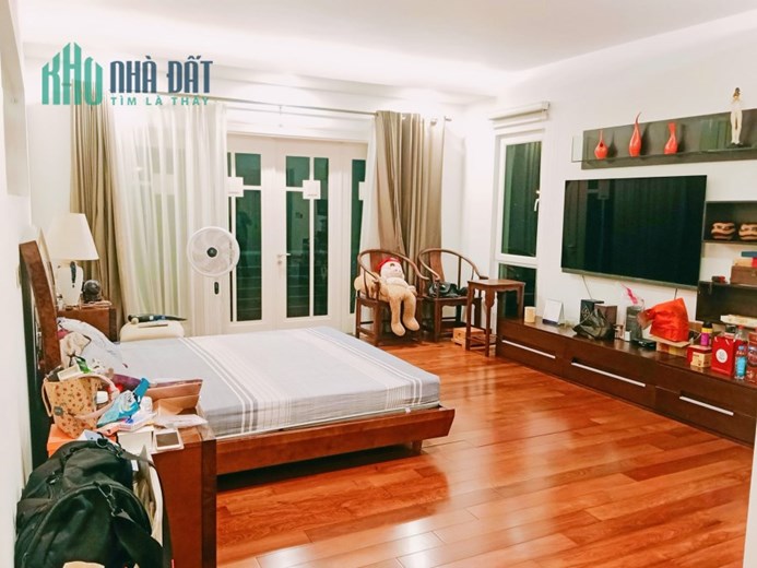 Bán nhà 84m2 phố Nghi Tàm, Tây Hồ Ô tô tránh Kinh doanh 11.4 Tỷ