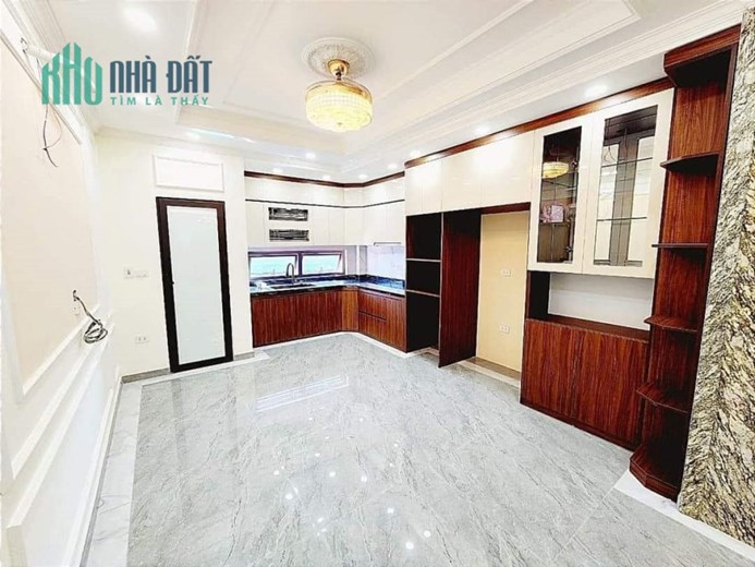Bán nhà Trần Quốc Hoàn,41m,MT5m, KD đỉnh, ngõ thôn gô ôtô qua nhà 9.2  Tỷ.
