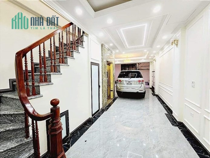 Bán nhà Trần Quốc Hoàn,41m,MT5m, KD đỉnh, ngõ thôn gô ôtô qua nhà 9.2  Tỷ.