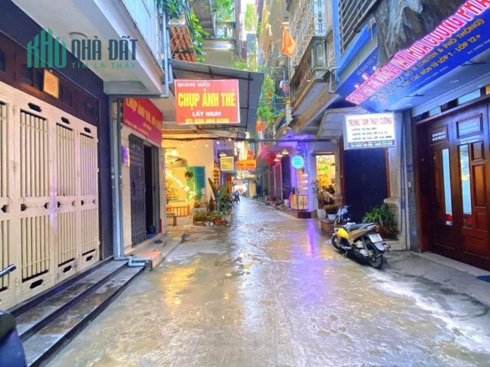 Bán nhà Trần Quốc Hoàn,41m,MT5m, KD đỉnh, ngõ thôn gô ôtô qua nhà 9.2  Tỷ.