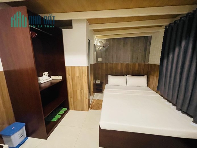 Bán Khách Sạn đường Nguyễn Xí quận Bình Thạnh diện tích 126 m2 nở hậu.