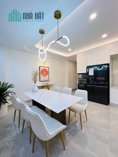 Bán Khách Sạn đường Nguyễn Xí quận Bình Thạnh diện tích 126 m2 nở hậu.