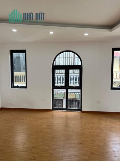 Bán nhà  Đường Láng 35m x 6 tầng, thang máy, ô tô tránh