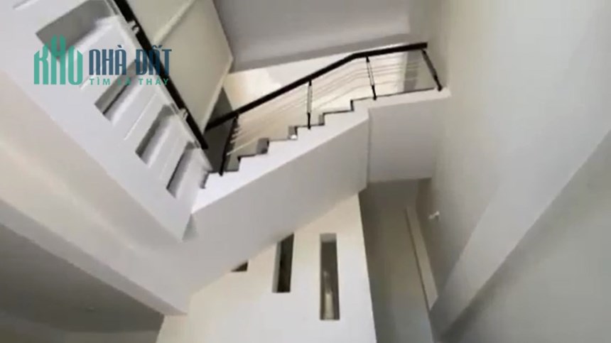 Nhà Trần Cao Vân, thông Nguyễn Tất Thành 2.5 tầng, 35m2, 1.x tỷ