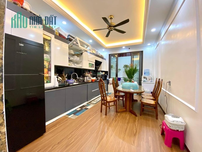 Cho thuê nhà Hoàng Văn Thái Thanh Xuân, 55m Gara ô tô, 17tr