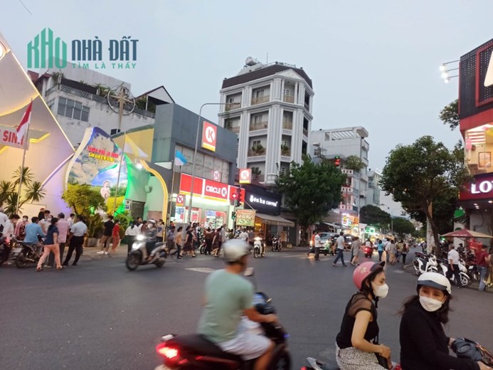 Bán nhà Tân Phú-5 Tầng, 65m2 -8 tỷ  kế mặt tiền hẻm 8m