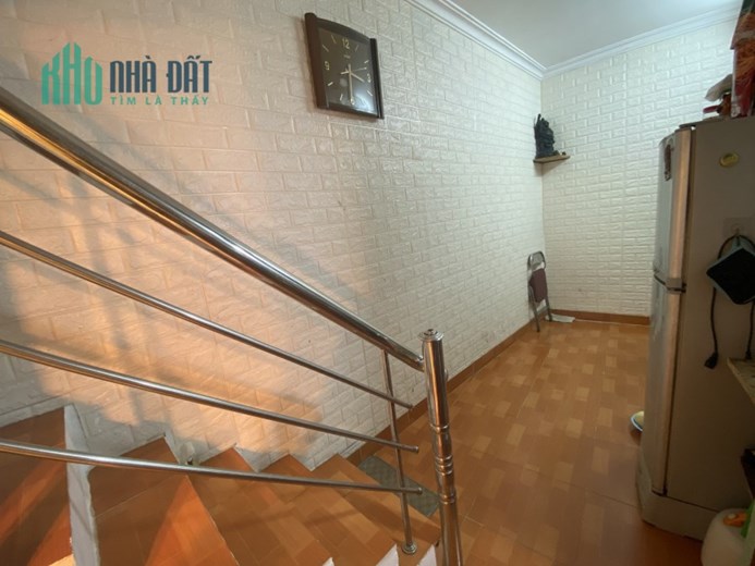 Bán nhà Tôn Đức Thắng, Dt 12m, nhà 4 tầng Mt, 5 m, giá nhỉnh 1 tỷ.