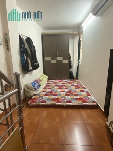 Bán nhà Tôn Đức Thắng, Dt 12m, nhà 4 tầng Mt, 5 m, giá nhỉnh 1 tỷ.