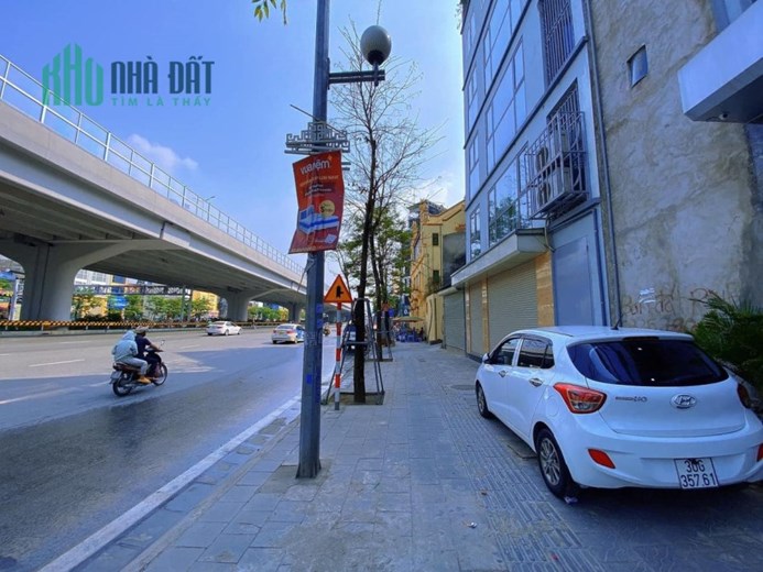 SIÊU HIẾM-MẶT PHỐ PHẠM VĂN ĐỒNG-2 THOÁNG-KINH DOANH CỰC TỐT-33M2-CHỈ 9,4TỶ