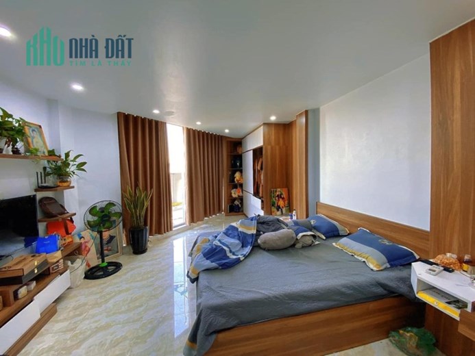 SIÊU HIẾM-MẶT PHỐ PHẠM VĂN ĐỒNG-2 THOÁNG-KINH DOANH CỰC TỐT-33M2-CHỈ 9,4TỶ