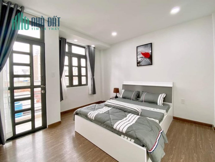 Nhà mới, full nội thất, don vào ở ngay, 3 phòng ngủ, cách sân bay 10 phút