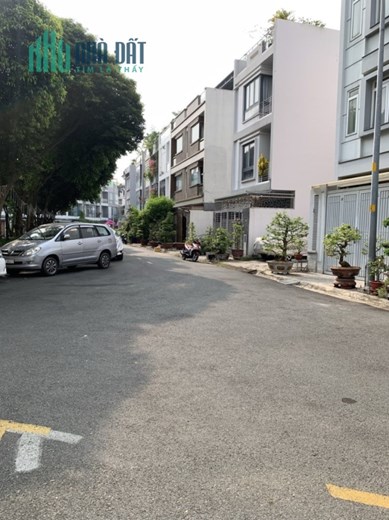 Toà văn phòng Đậu 10 Oto, Mặt tiền công viên Phường 6, Q. Bình Thạnh, 150m2, 4 tầng