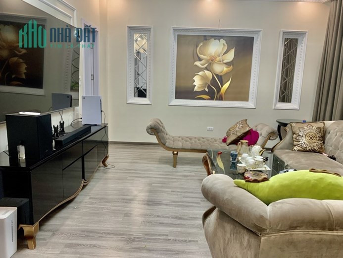 Bán nhà khu 918 Phúc Đồng Full nội thất, Ô tô, 60 m2, nhĩnh 9 tỷ.
