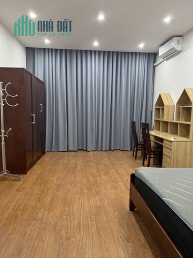 Bán nhà Ngọc Thuỵ, Dt 38m, nhà 5 tầng giá hơn 3 tỷ.